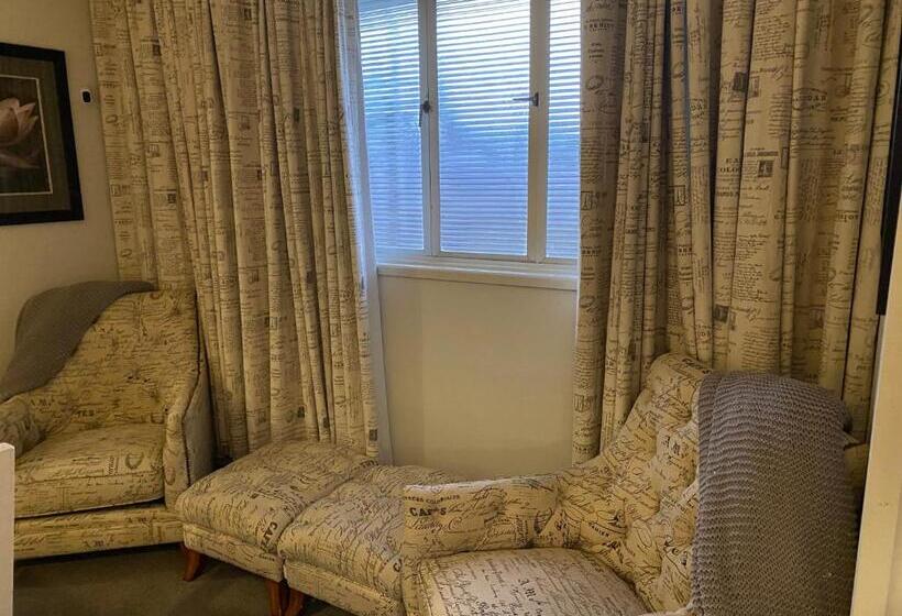 تختخواب و صبحانه Freshwater Bnb