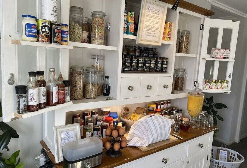 تختخواب و صبحانه Freshwater Bnb