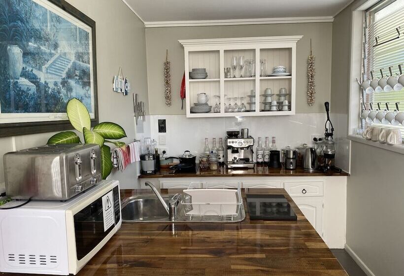 تختخواب و صبحانه Freshwater Bnb