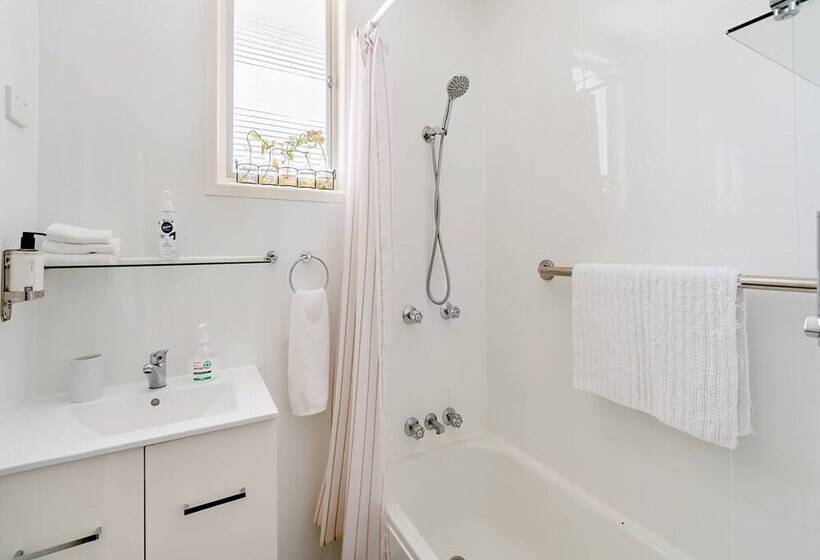 تختخواب و صبحانه Freshwater Bnb