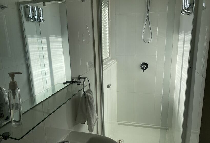 تختخواب و صبحانه Freshwater Bnb