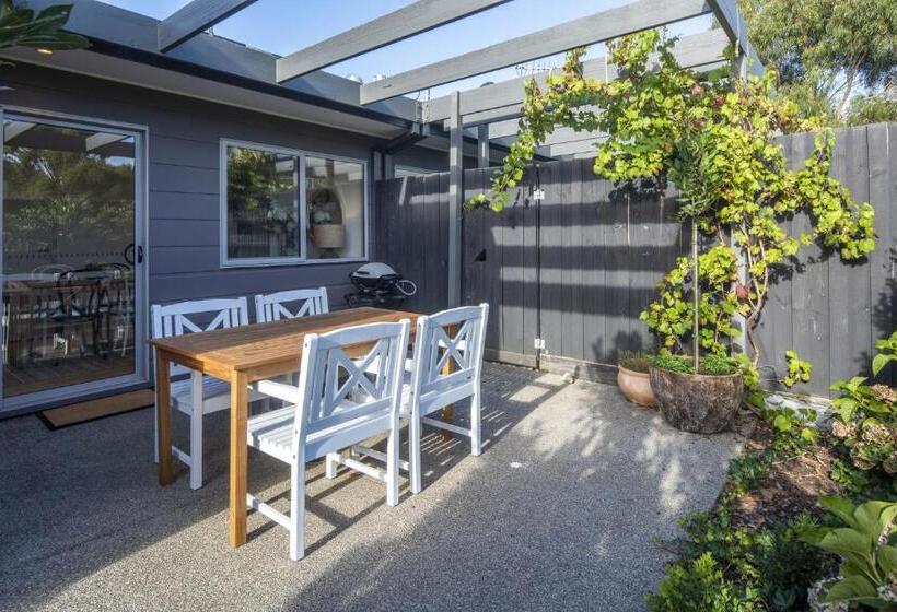 Bed and Breakfast Mews Cottages