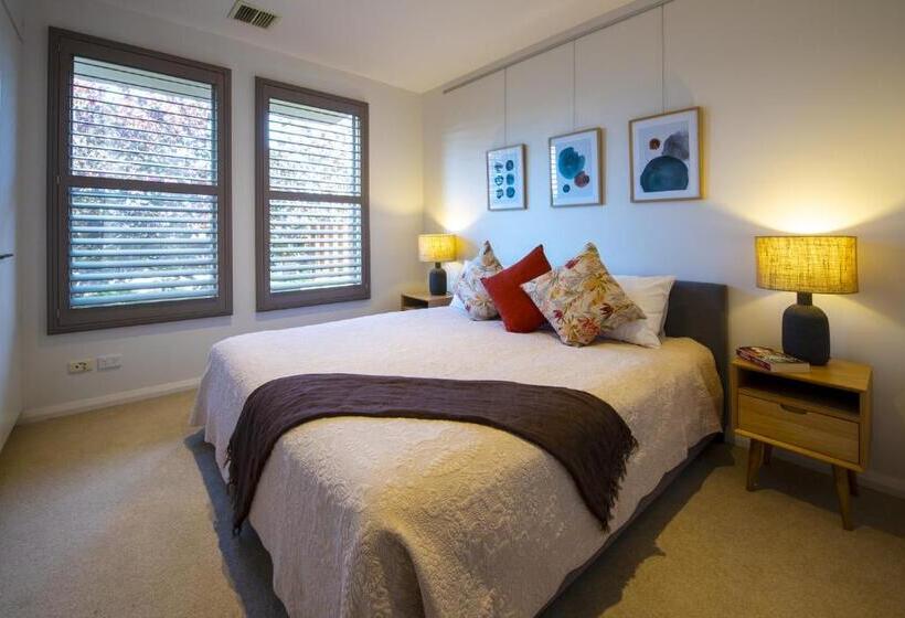 Bed and Breakfast Mews Cottages