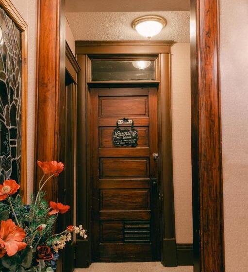 مبيت وإفطار The Wolf Manor