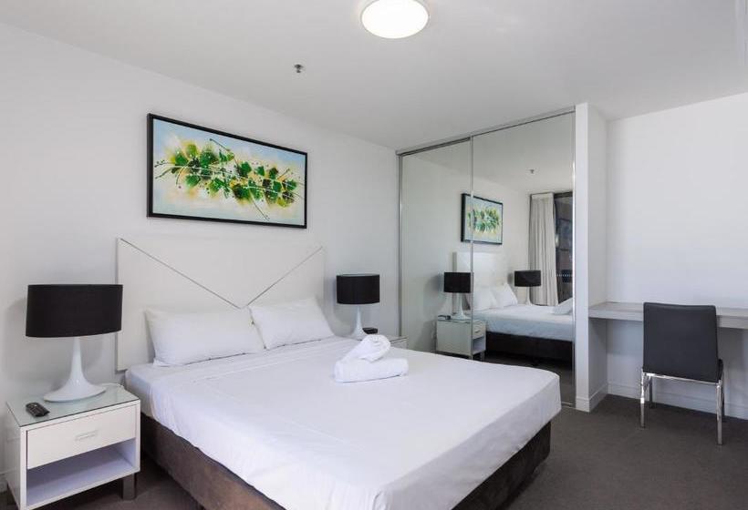 Hostrelax Residences On Surfers