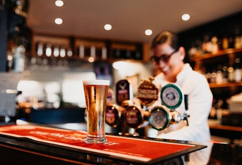 בית מלון כפרי Astor Inn