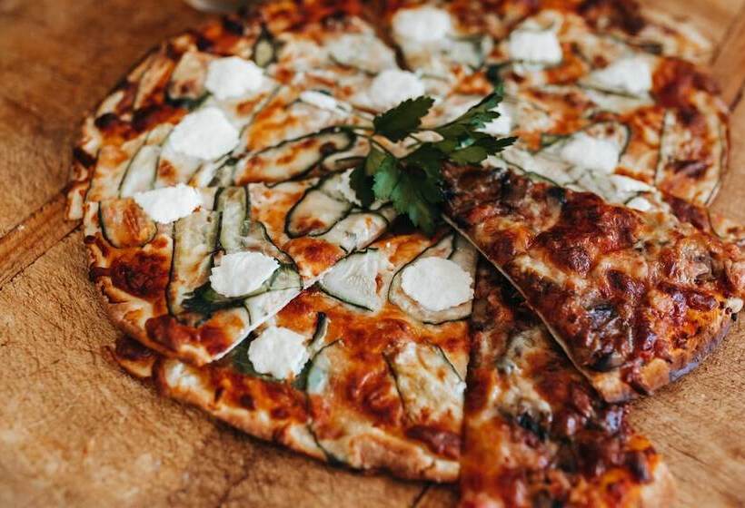 בית מלון כפרי Astor Inn