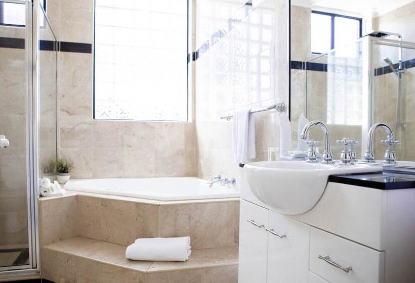 בית מלון כפרי Astor Inn