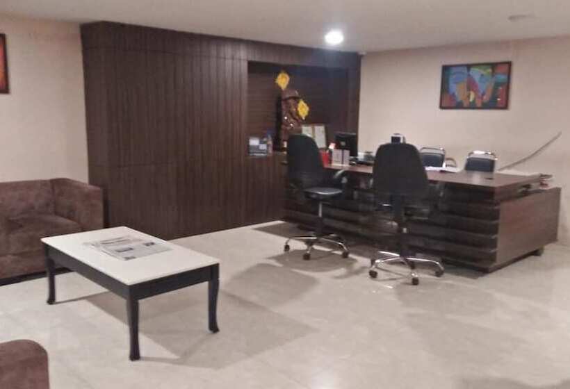 ホテル Naman Heights