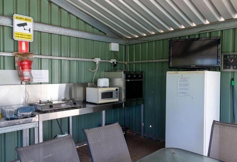 هتل Paringa Caravan Park