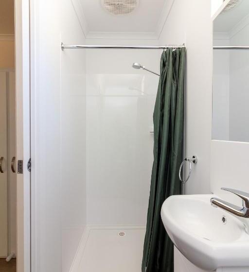 هتل Paringa Caravan Park