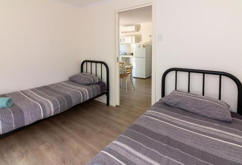 هتل Paringa Caravan Park