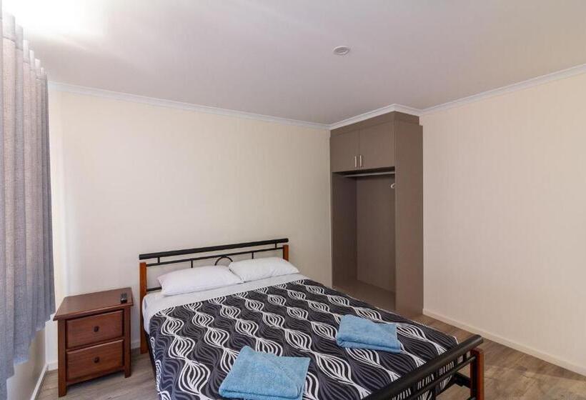 هتل Paringa Caravan Park