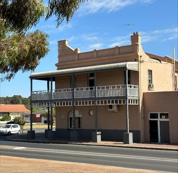 The Club Hotel Collie