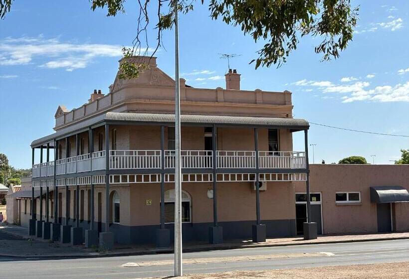 The Club Hotel Collie