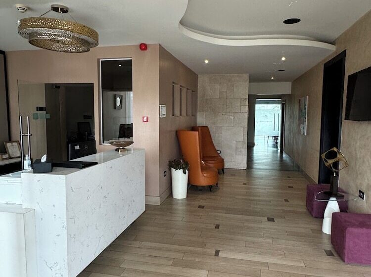 هتل The Palms By Eagles Accra