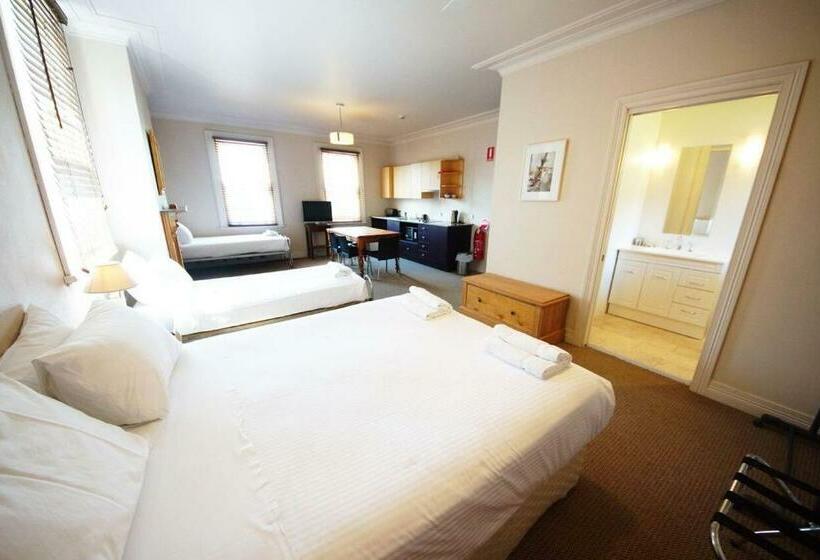 בית מלון כפרי The Playhouse