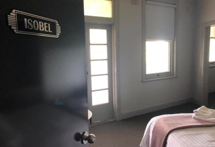 The Royal Hotel, Drouin