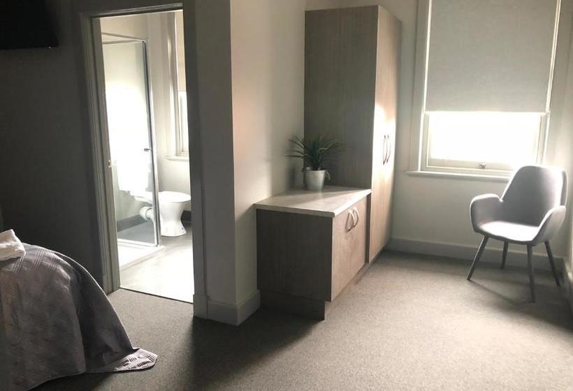 The Royal Hotel, Drouin