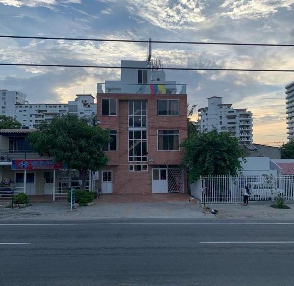 בית מלון כפרי West Plaza