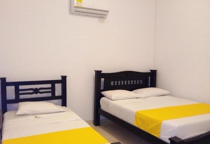 בית מלון כפרי West Plaza