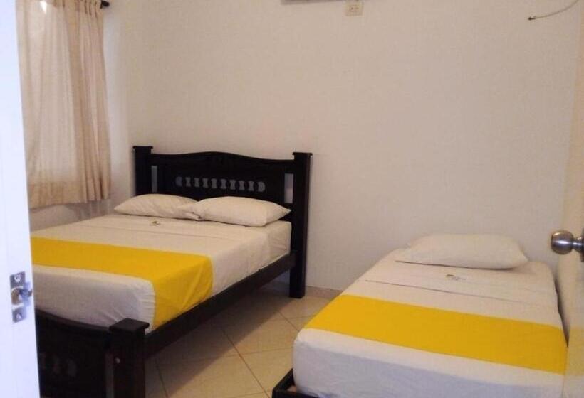 בית מלון כפרי West Plaza