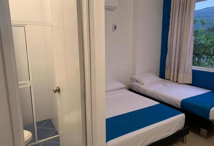 בית מלון כפרי West Plaza