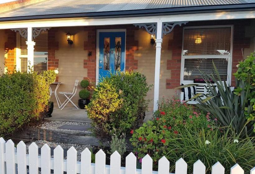 La Maison Riviere   The River House Bed & Breakfast