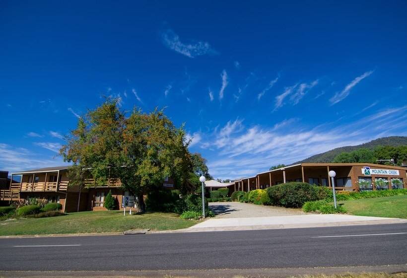 Mountain Creek Motel Bar & Restaurant