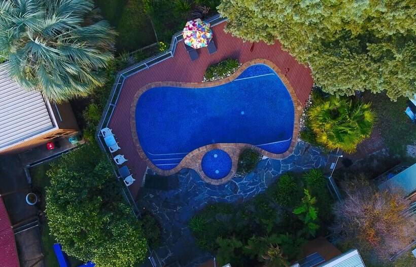 Mountain Creek Motel Bar & Restaurant