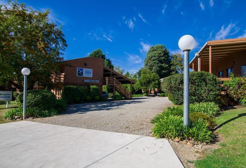 Mountain Creek Motel Bar & Restaurant