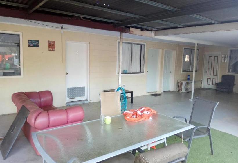 پانسیون Burt St Gardens