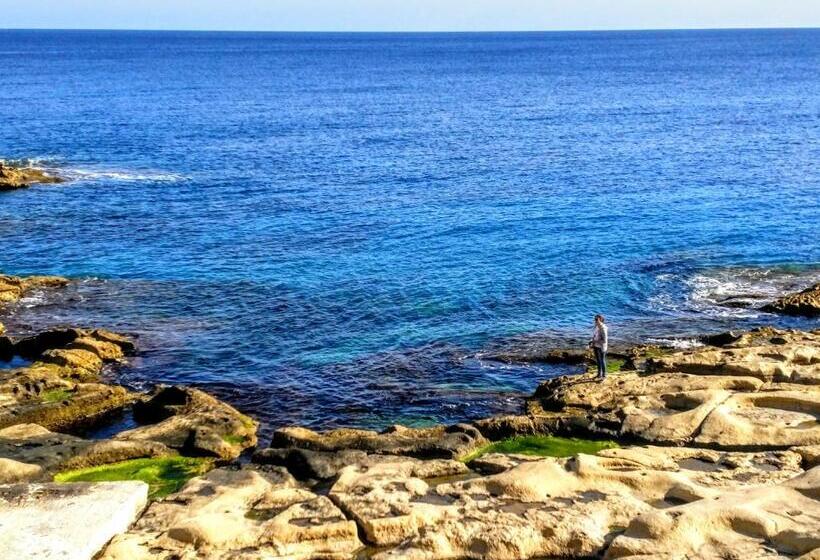 پانسیون Charming Rooms With A Seaview