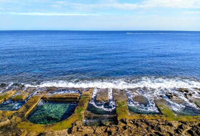 پانسیون Charming Rooms With A Seaview