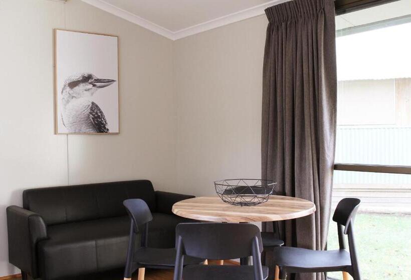 膳宿费 Pine Country Caravan Park