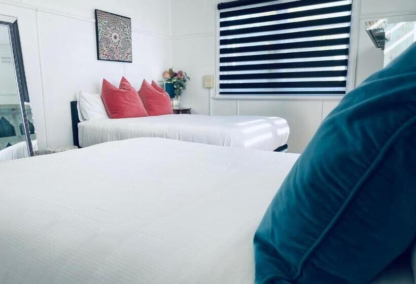 פנסיון Town Cottage