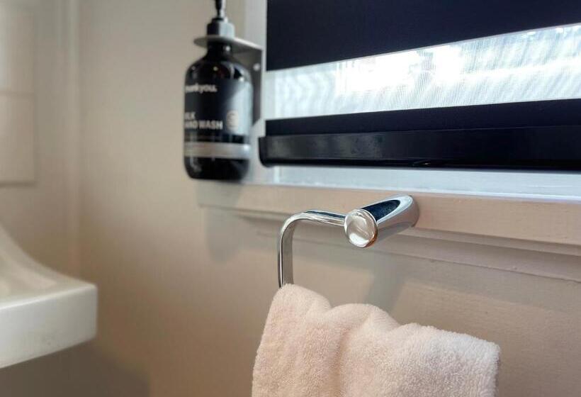 פנסיון Town Cottage