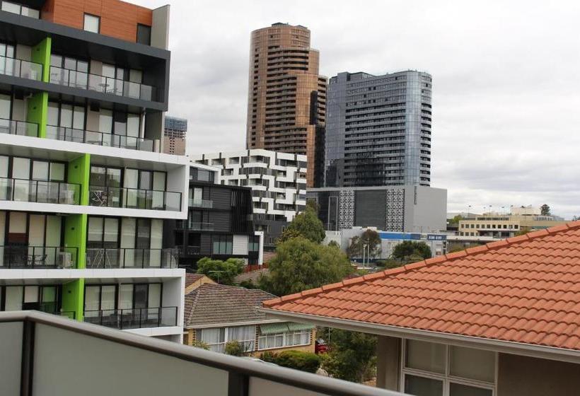 Poplar Box Hill Apartment