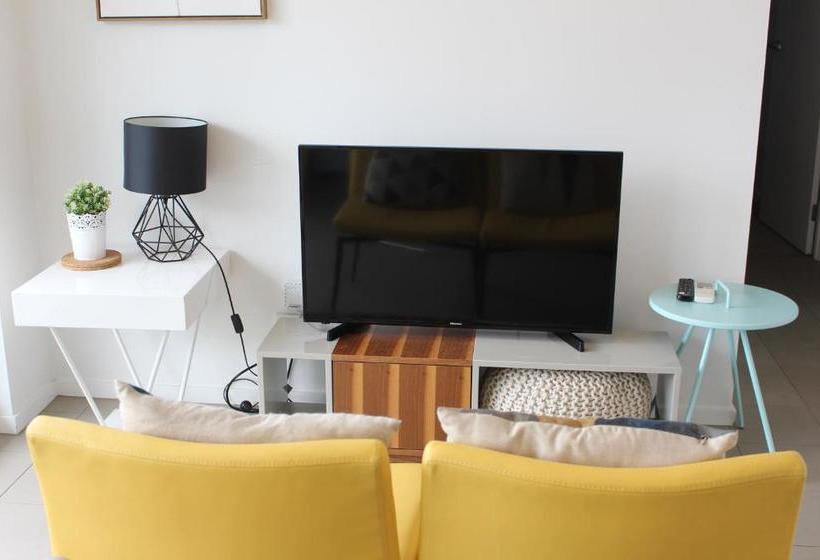 Poplar Box Hill Apartment