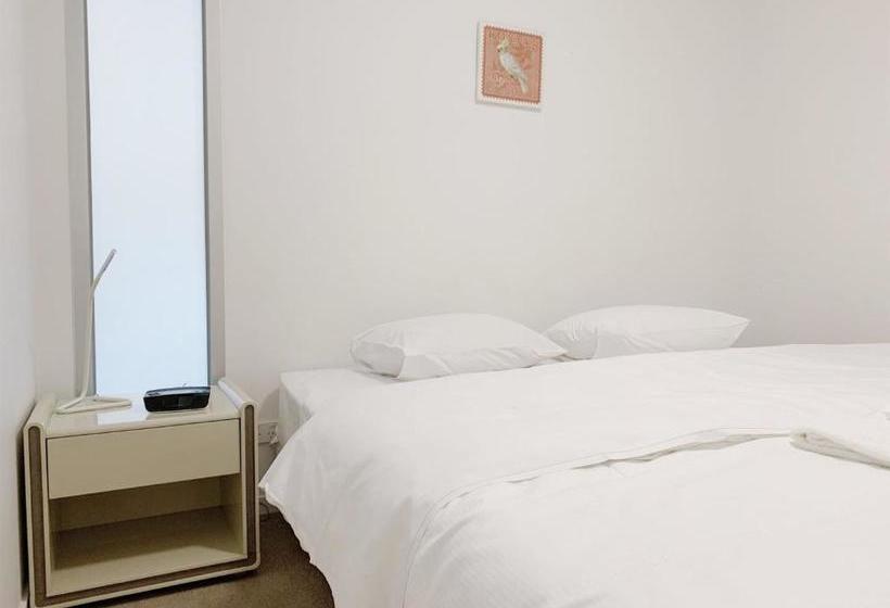 Poplar Box Hill Apartment