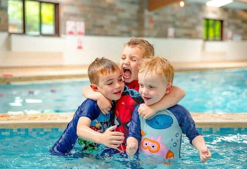 Курорт Sandy Balls Holiday Village