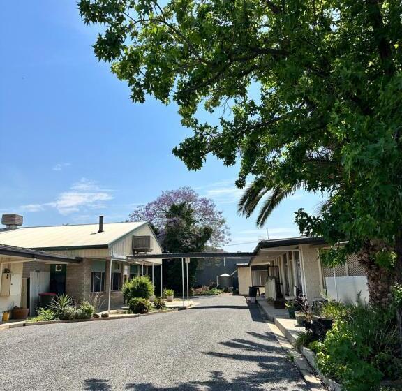 모텔 The Shamrock Hotel Balranald