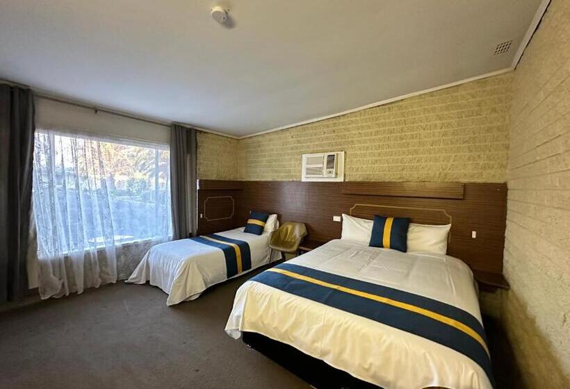 모텔 The Shamrock Hotel Balranald