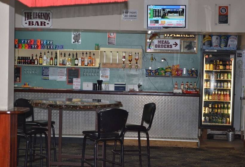 모텔 The Shamrock Hotel Balranald