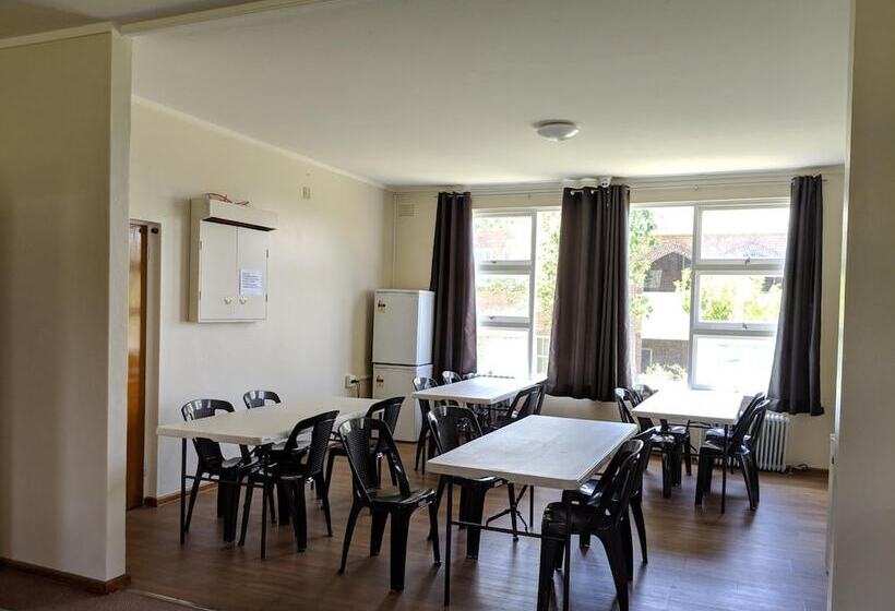 Young Budget Accommodation   Hostel