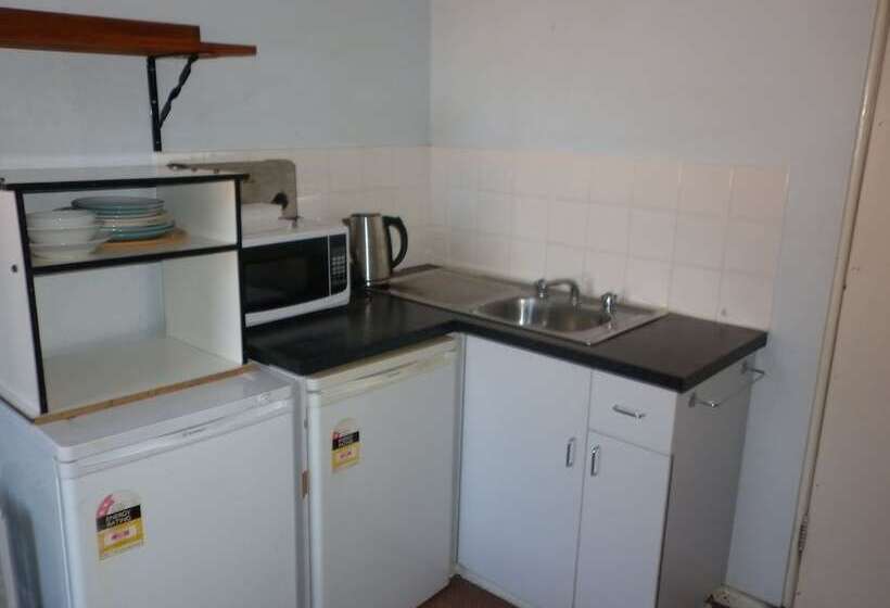 Young Budget Accommodation   Hostel