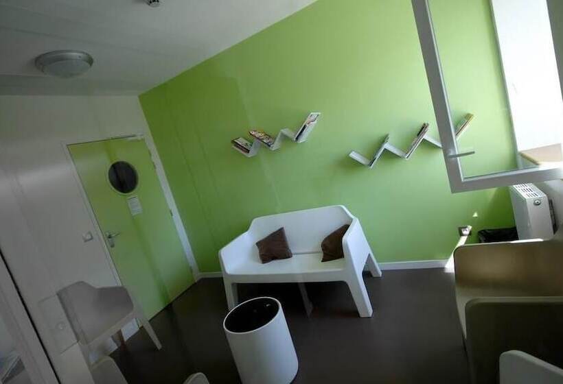 Auberge De Jeunesse Rochefort   Hostel