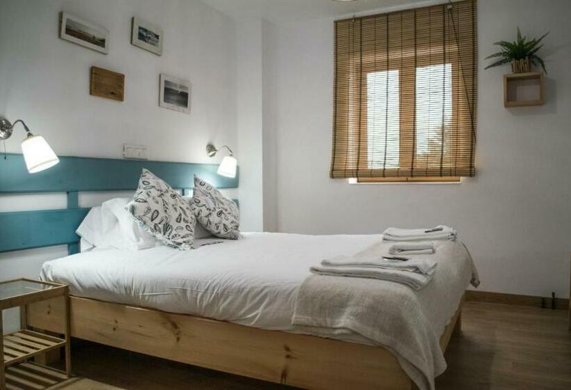 הוסטל Latas Surf Lodge