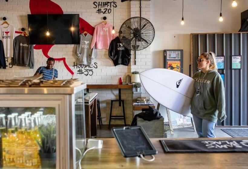 הוסטל Woopi Backpackers