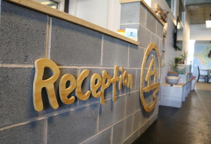 הוסטל Woopi Backpackers